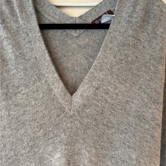 XCVI Grey Wool Blend Short Sleeve V-Neck Pullover with Pockets One Size - Picture 4 of 6